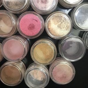 17 Loose eyeshadow pigments!